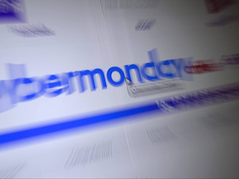 16 de Noviembre 2015/CONCEPCIÓNUn zoomout que muestra la pagina cybermonday.cl en el marco de la campaña nacional de ventas por Internet que pretende tentar a los usuarios con las mejores ofertas en diversos productos y servicios. La iniciativa anual, impulsada por la Cámara de Comercio de Santiago (CCS).
FOTO: MARIBEL FORNEROD/ AGENCIAUNO