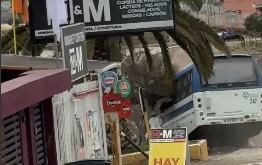 Micro cae a una quebrada en Coquimbo