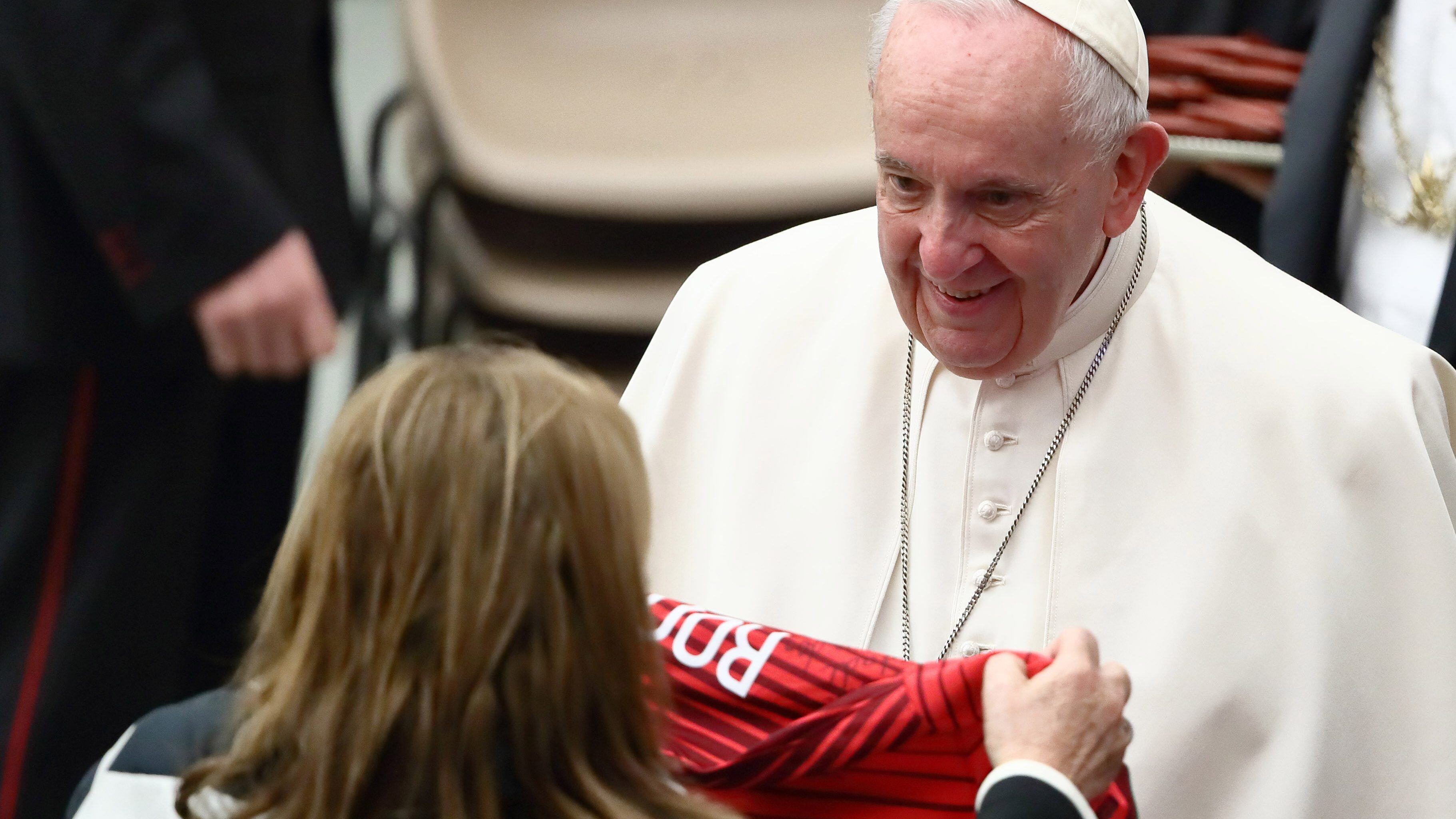 Maria Dolores dos Santos Viveiros da Aveiro, mother of the football player Cristiano Ronaldo, hands over her son's shirt to Pope Francis during the General Audience in the Paul VI Hall. Vatican City (Vatican), February 9th, 2022 (Photo by Grzegorz Galazka/Archivio Grzegorz Galazka/Mondadori Portfolio via Getty Images)