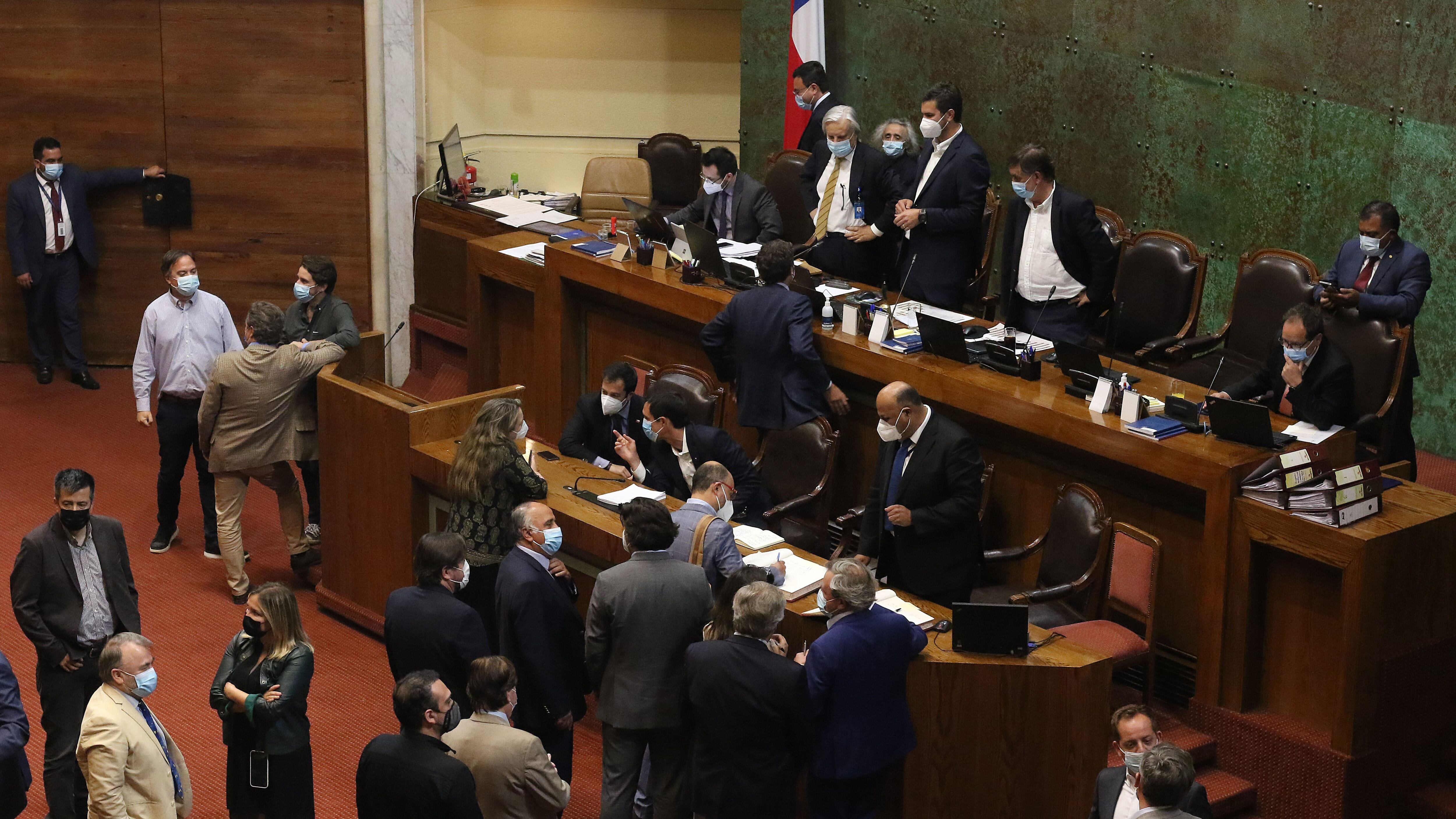 12 DE ENERO DE 2022/VALPARAISO, luego que fracasara la sesión especial de la Cámara de Diputados que analizaría la licitación del litio.
FOTO: LEONARDO RUBILAR CHANDIA/AGENCIAUNO