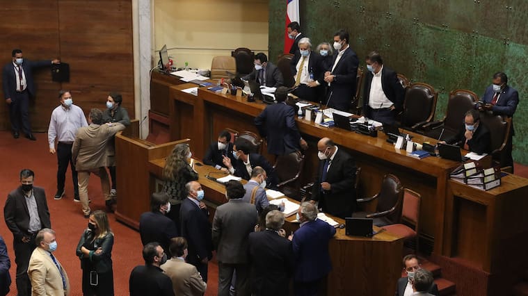 12 DE ENERO DE 2022/VALPARAISO, luego que fracasara la sesión especial de la Cámara de Diputados que analizaría la licitación del litio.
FOTO: LEONARDO RUBILAR CHANDIA/AGENCIAUNO