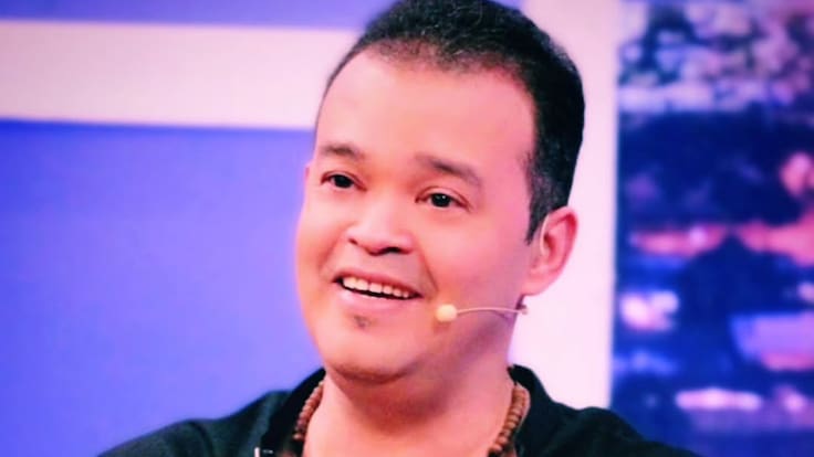 Dejó una huella imborrable en la música: confirman muerte del cantante Alex Bueno a los 62 años