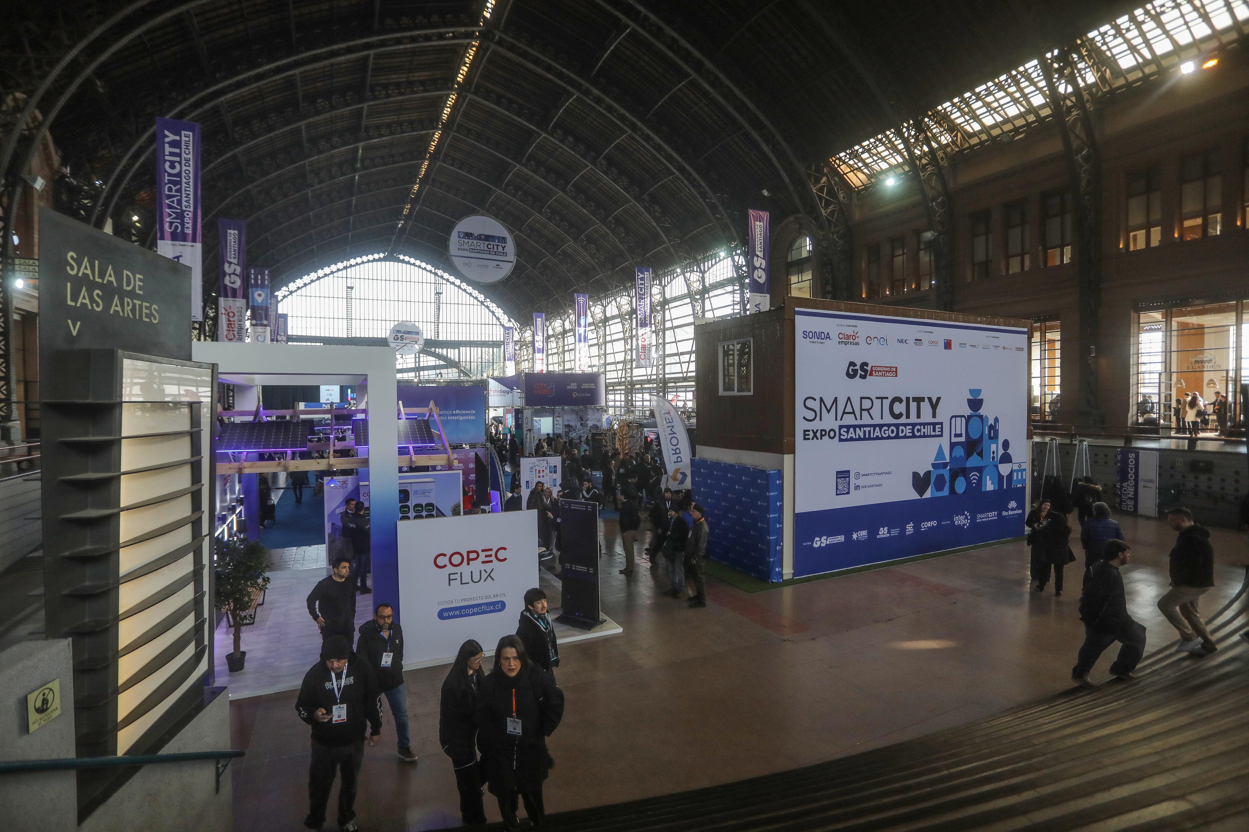 24 de julio de 2025/SANTIAGOEl gobernador de Santiago, Claudio Orrego, junto al presidente del Senado, Manuel José Ossandón, y a diversas autoridades, inaugura la Smart City Expo Santiago 2025, evento internacional que se realiza desde el jueves 24 al sábado 26 de julio en Estación Mapocho.FOTO: SEBASTIAN BELTRAN GAETE / AGENCIAUNO