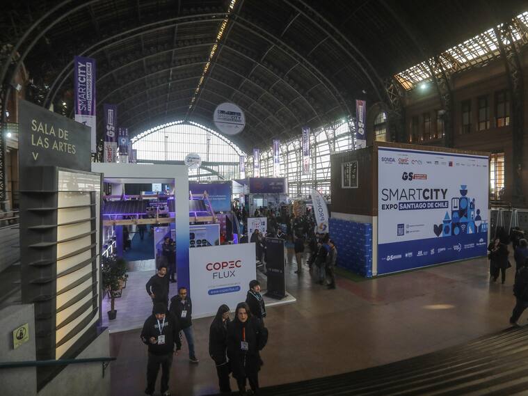 24 de julio de 2025/SANTIAGO
El gobernador de Santiago, Claudio Orrego, junto al presidente del Senado, Manuel José Ossandón, y a diversas autoridades, inaugura la Smart City Expo Santiago 2025, evento internacional que se realiza desde el jueves 24 al sábado 26 de julio en Estación Mapocho.
FOTO: SEBASTIAN BELTRAN GAETE / AGENCIAUNO