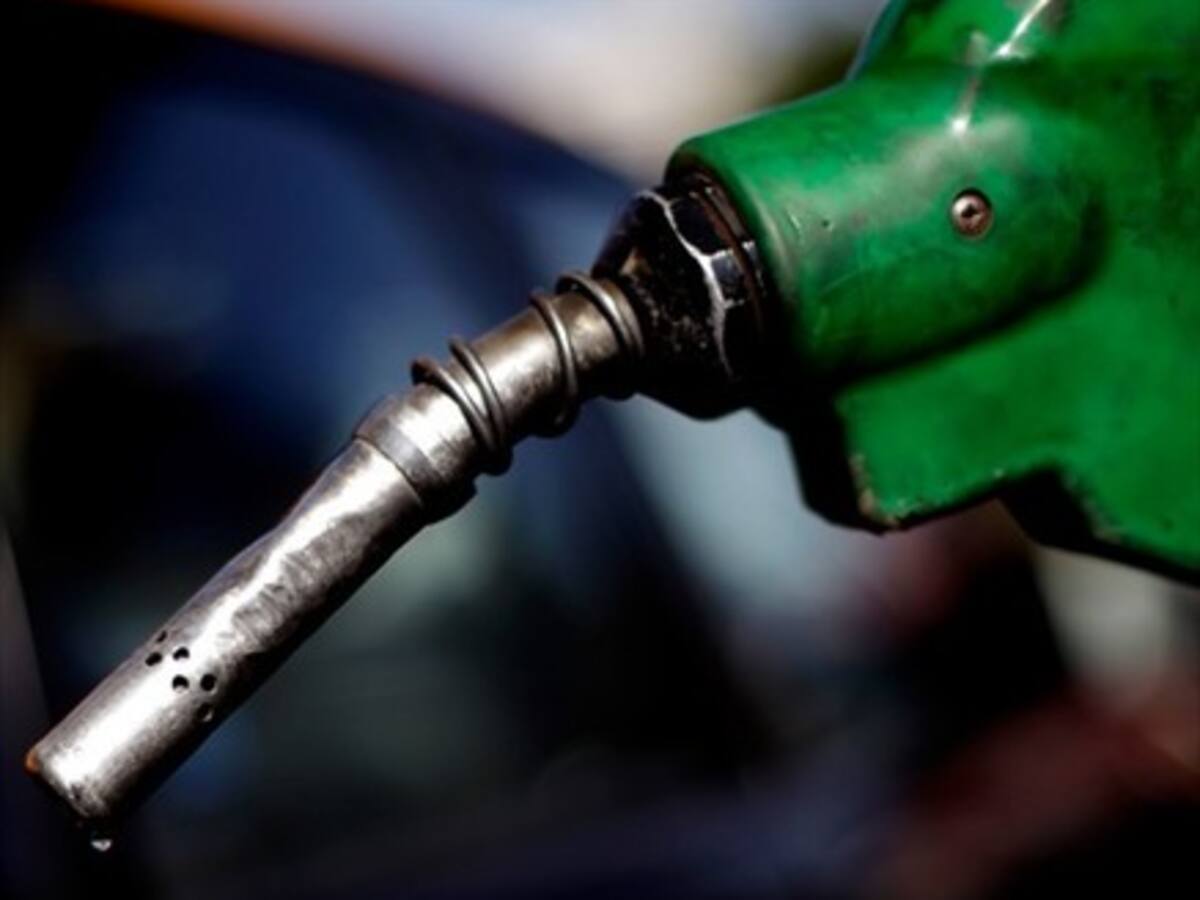 Precios de las bencinas bajarán a partir de este jueves