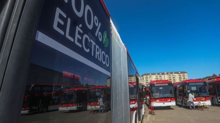 Qué es “Retrofit”, la alternativa que impulsa la reconversión eléctrica de flotas de buses ante el alza de las bencinas