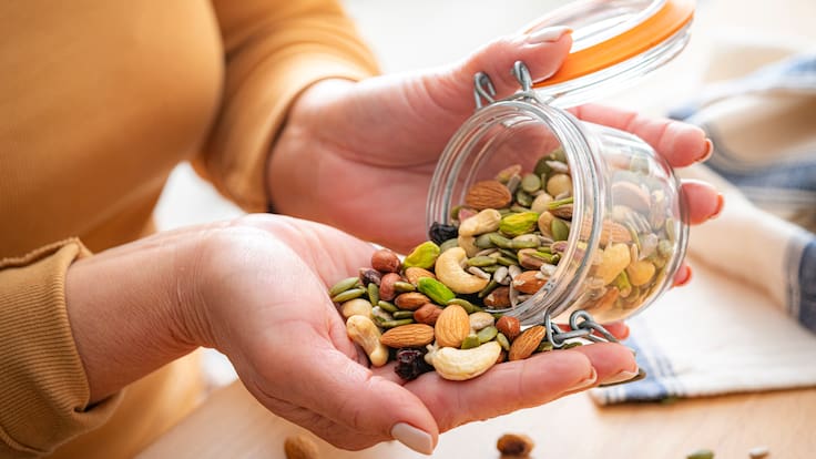 No es la almendra ni el maní: este es el fruto seco con más beneficios según especialista en salud