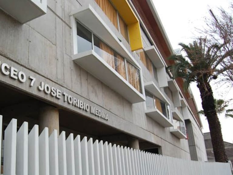 Alcaldesa de Ñuñoa denunció grave golpiza contra estudiante del Liceo 7 de la comuna