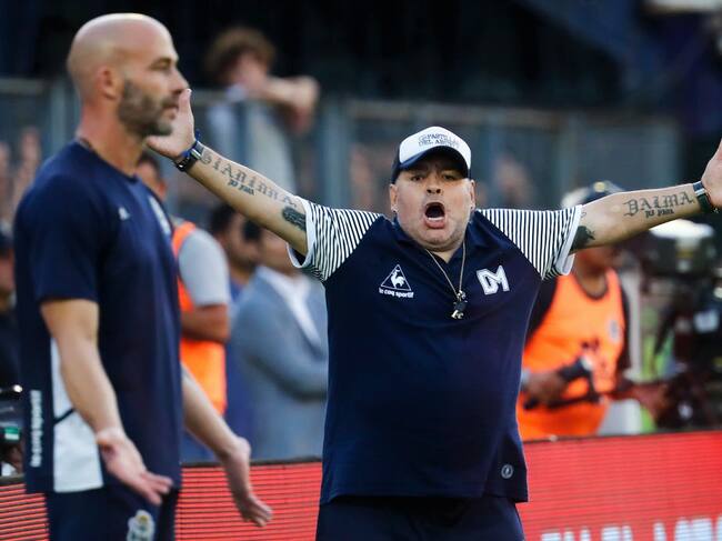 Diego Maradona el entrenador de Gimnasia y Esgrima de La Plata