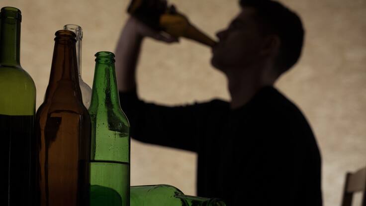 “Menores, ni una gota”: Campaña busca derribar mitos sobre el preocupante consumo de alcohol en adolescentes en Chile