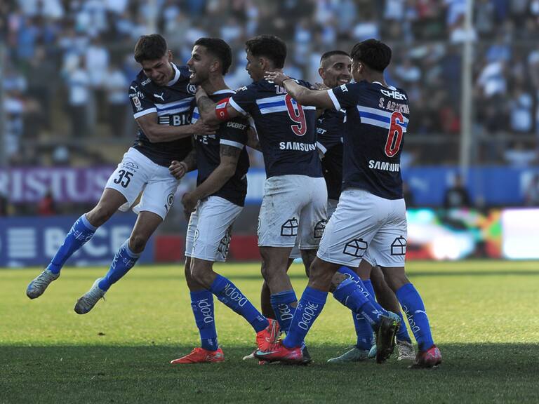 Universidad Católica se queda con el Clásico ante Colo Colo y lo llena de dudas con miras al Superclásico