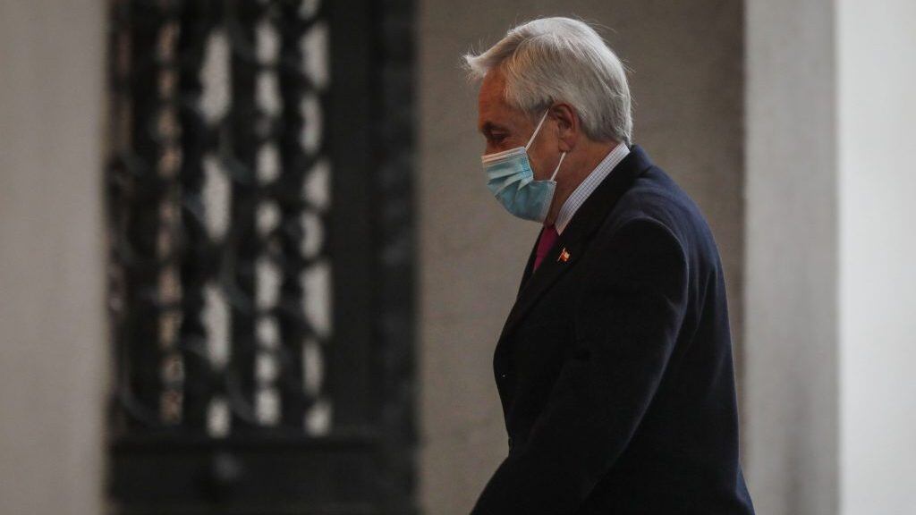 16 de agosto del 2021/SANTIAGOEl Presidente de la Republica, Sebastián Piñera, llega al Palacio de la Moneda, y camina por el patio de Los Cañones, mientras recibe los Honores de la Guardia de Palacio.
FOTO: SEBASTIAN BELTRAN GAETE/AGENCIAUNO