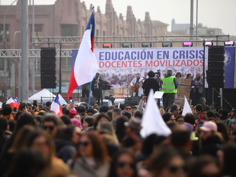 Contraloría aclara que los profesores adheridos al paro nacional verán descuentos en su remuneración el mes siguiente