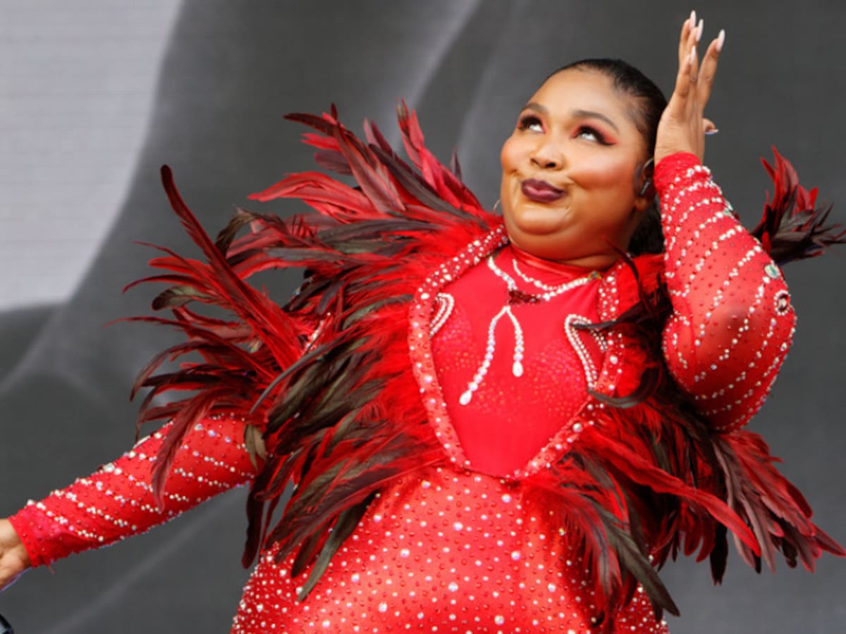 Cantante Lizzo compartió un video llorando y revelando que se siente completamente sola