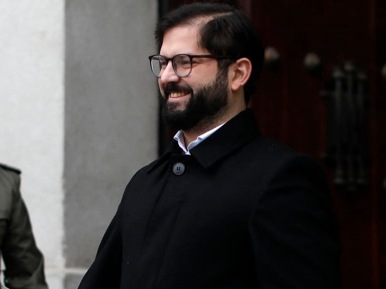 Expresidente Gabriel Boric reaparece en congreso ideológico del Frente Amplio