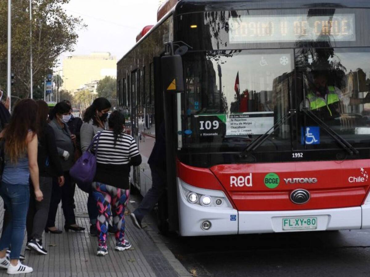 Gobierno evita alza en el transporte público en Santiago: aumento del pasaje podría darse en marzo con la nueva administración