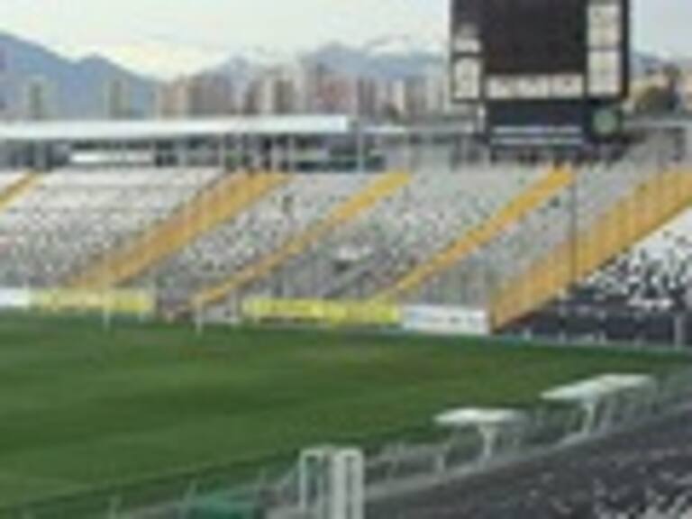 Colo Colo acató fallo del tribunal y jugará sin público ante Ñublense