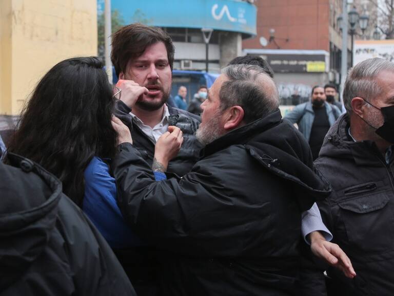 «Temí por mi vida»: Simón Boric declaró en Fiscalía tras golpiza sufrida en el frontis de la Universidad de Chile