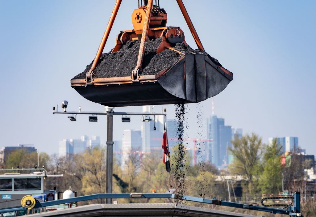 La descarga de carbón cerca de una planta de energía en Offenbach