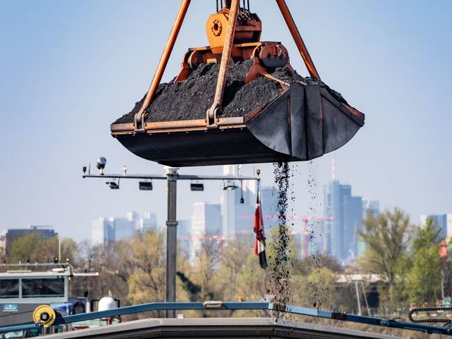 La descarga de carbón cerca de una planta de energía en Offenbach