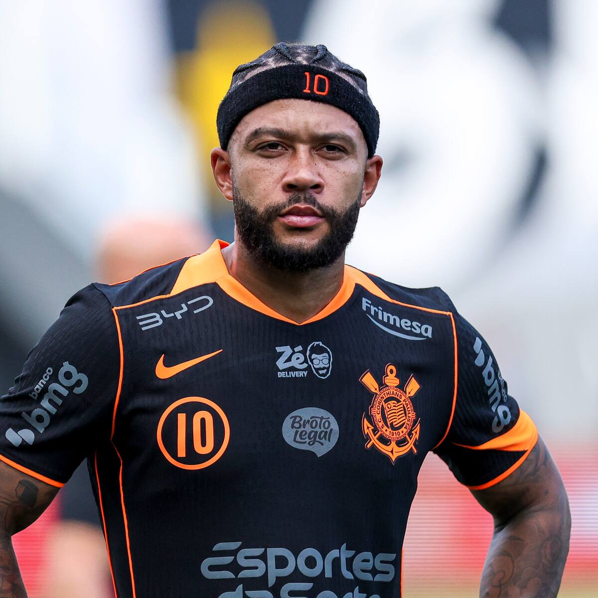 Tras exigir un contrato de superestrella y amenazar con demandar al club: Depay y Corinthians ponen fin a su novela