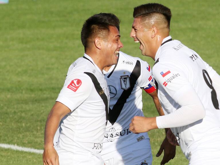 Primera B: Barnechea iguala ante Santiago Morning en partido pendiente