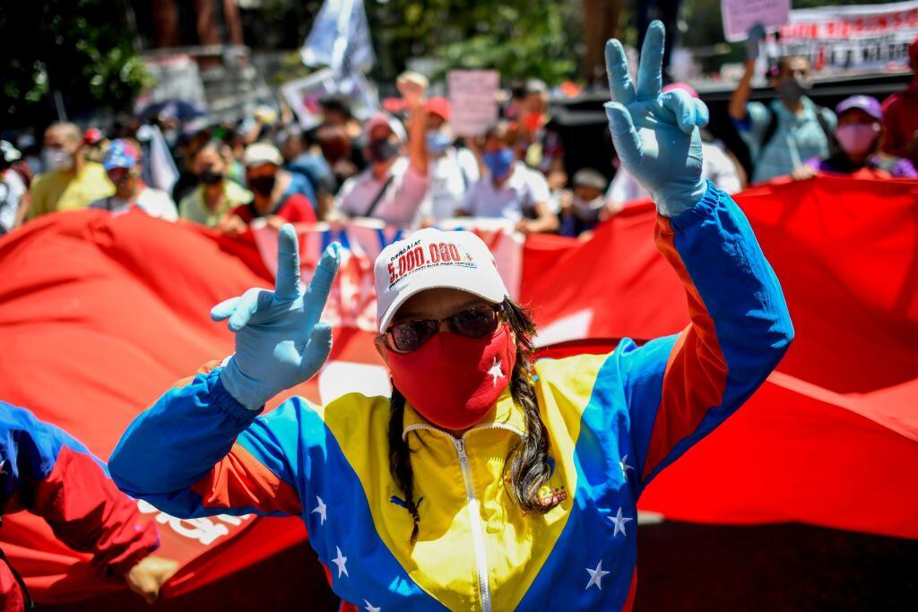 Ciudadanos venezolanos se manifiestan en apoyo al gobierno en Caracas
