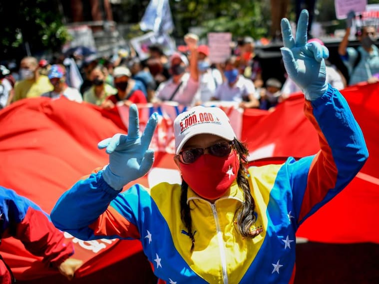 Ciudadanos venezolanos se manifiestan en apoyo al gobierno en Caracas