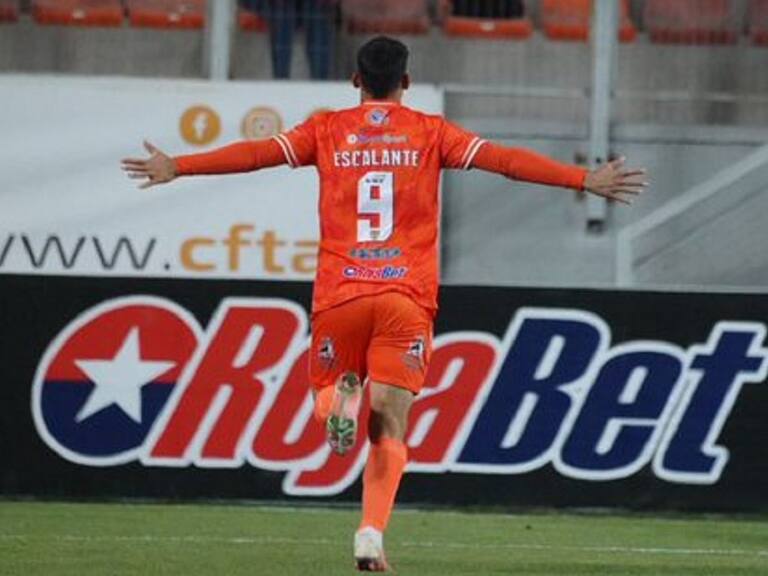 Cobreloa venció a Deportes Iquique en Calama y sigue soñando con el título de la Primera B
