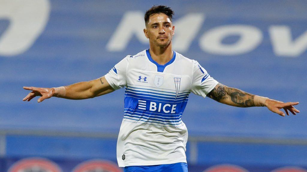 22 de Noviembre del 2020/SANTIAGOFernando Zampedri(c) anota de penal y celebra su primer gol y el 5 a 3 de Universidad Católica ,durante el partido valido por la Vigésima fecha del Campeonato Nacional AFP PlanVital 2020, entre Universidad Católica vs Deportes Antofagasta, disputado en el Estadio San Carlos de Apoquindo.
FOTO:FRANCISCO LONGA/AGENCIAUNO