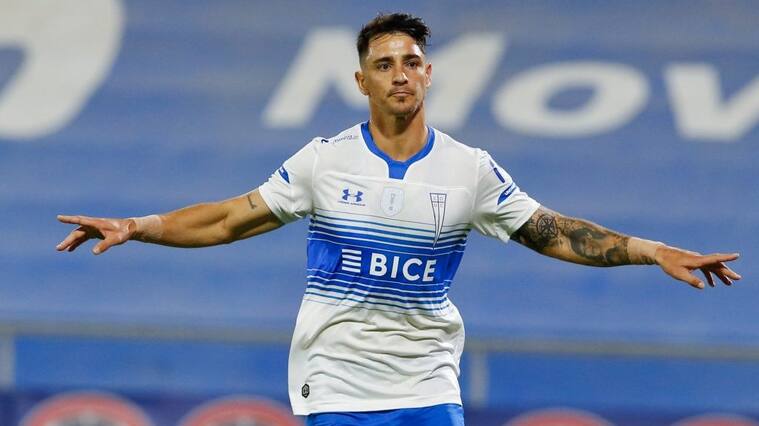 22 de Noviembre del 2020/SANTIAGOFernando Zampedri(c) anota de penal y celebra su primer gol y el 5 a 3 de Universidad Católica ,durante el partido valido por la Vigésima fecha del Campeonato Nacional AFP PlanVital 2020, entre Universidad Católica vs Deportes Antofagasta, disputado en el Estadio San Carlos de Apoquindo.
FOTO:FRANCISCO LONGA/AGENCIAUNO