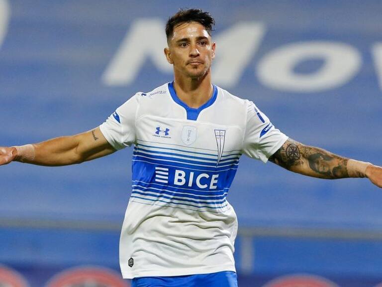 22 de Noviembre del 2020/SANTIAGOFernando Zampedri(c) anota de penal y celebra su primer gol y el 5 a 3 de Universidad Católica ,durante el partido valido por la Vigésima fecha del Campeonato Nacional AFP PlanVital 2020, entre Universidad Católica vs Deportes Antofagasta, disputado en el Estadio San Carlos de Apoquindo.
FOTO:FRANCISCO LONGA/AGENCIAUNO