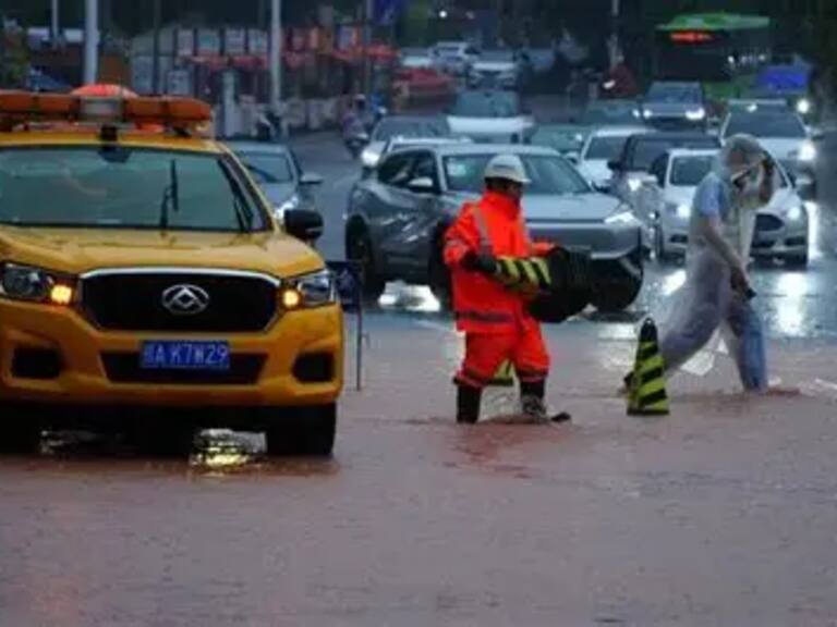 China emite alerta roja por lluvias ante la llegada del tifón Bavi