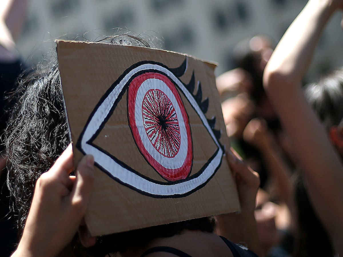 “Octubre no nos deja de doler”: La invisibilización de los suicidios de las víctimas de trauma ocular a cinco años del estallido social