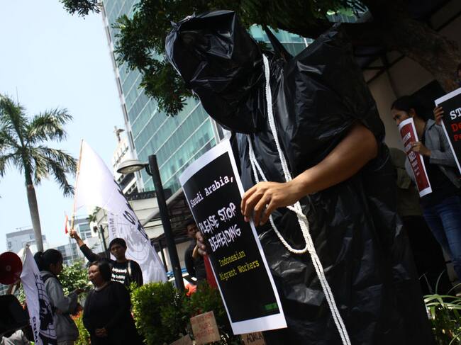 Manifestantes en Indonesia rechazan las ejecuciones en Arabia Saudita