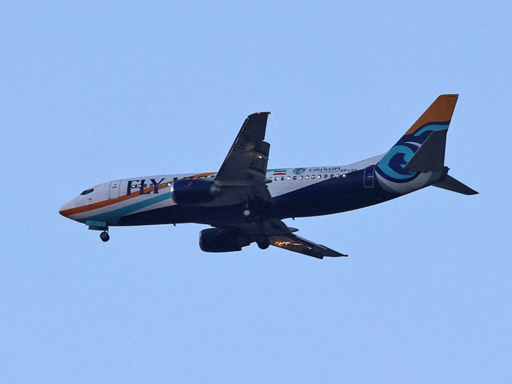 Investigan atentado: pelea entre pilotos de avión que iba a Israel termina con aterrizaje de emergencia en Arabia Saudí