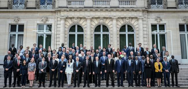 Miembros y Ministros de la OCDE, durante la reunión resolutoria en París, Francia.