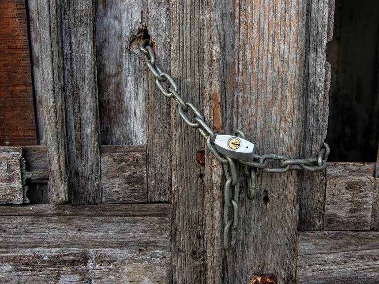 ¿Para qué sirve el orificio pequeño de los candados? Estos son sus desconocidos usos