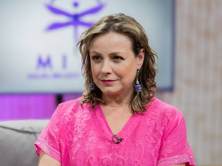 Claudia Conserva genera preocupación luego de que llegara a votar en silla de ruedas su local de votación