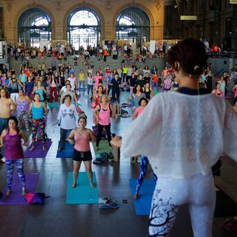 Gobernación Metropolitana prepara festival de yoga para el próximo 9 y 10 de marzo