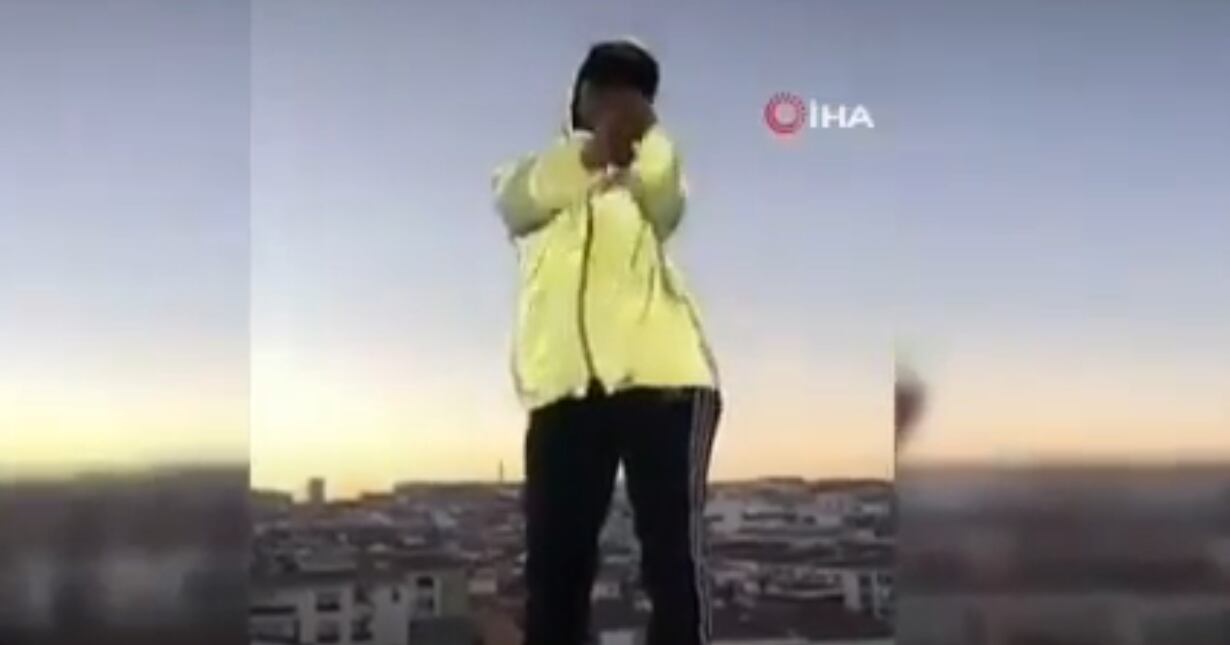 TikToker muere tras caer por nueve pisos mientras grababa un video