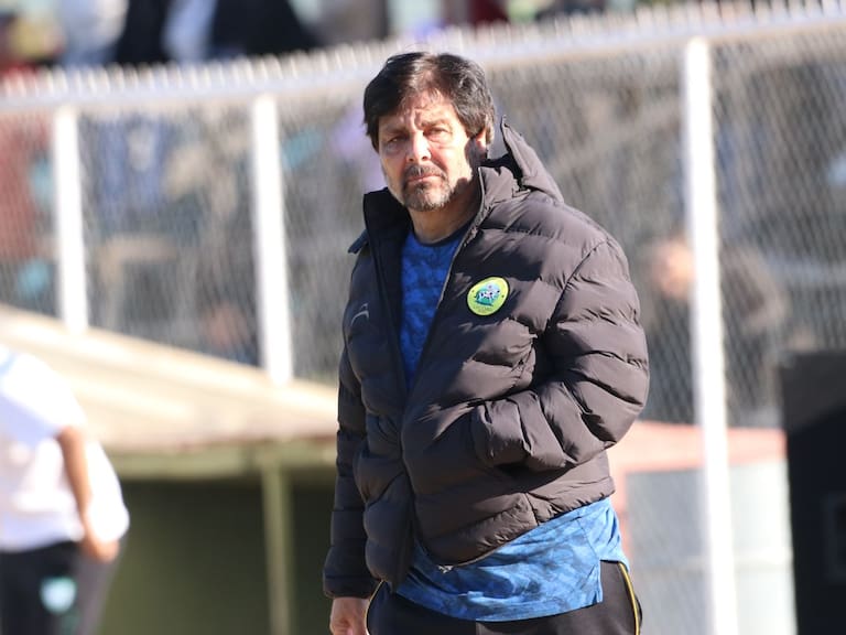 “Siempre nos cagan estos conch...”: sancionan al DT de Lautaro de Buin por fuertes insultos contra el arbitraje