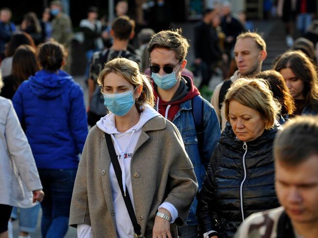 En Kiev no todas las personas utilizan mascarillas pese al alza de contagios
