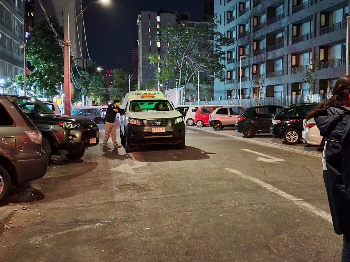 Carabineros lo intentó controlar cuando se percataron de su muerte: esto se sabe del asesinato de una persona en situación calle en Estación Central