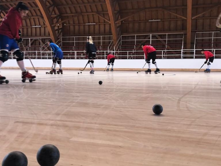 Selecciones de hockey patín de Chile vuelven a entrenar en el Estadio Nacional tras casi 1300 días