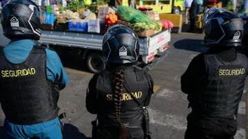 Guardia de seguridad muere en plena persecución de ladrón en centro comercial de Santiago: se desvaneció en el trayecto