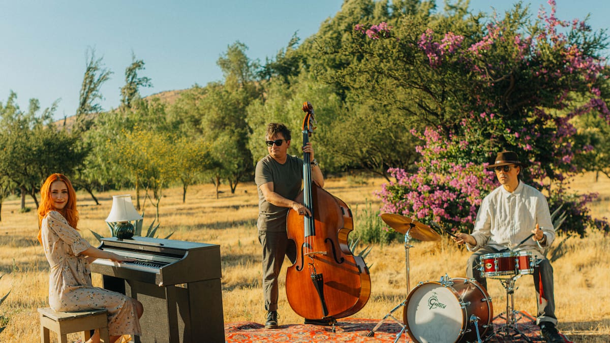 Antonella Sigala reúne a Pancho Molina y a Mauricio Durán en su nuevo videoclip: una superbanda