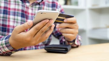 Así opera la nueva estafa por WhatsApp: al inicio se gana dinero por ‘dar likes’ y después...