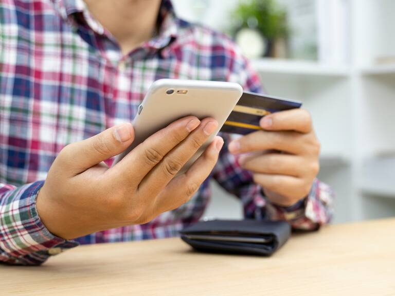 Así opera la nueva estafa por WhatsApp: al inicio se gana dinero por ‘dar likes’ y después...