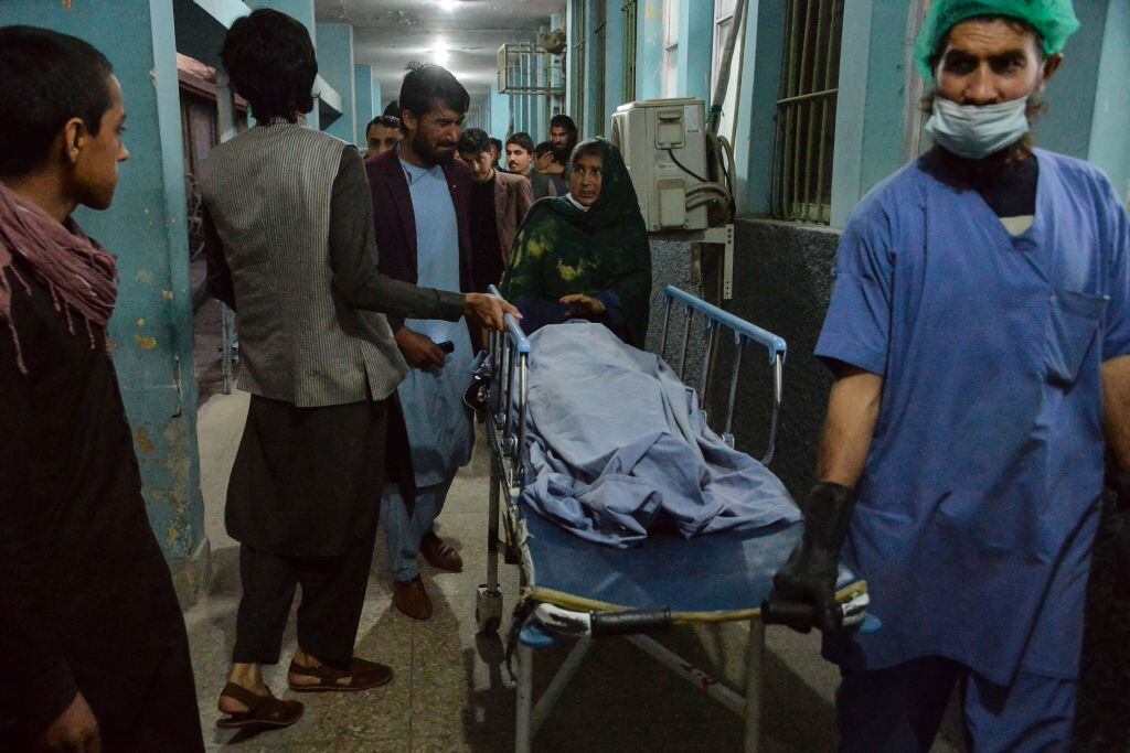 Trabajadora asesinada es ingresada al hospital de Jalalabad